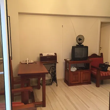 Spacious 3 Bedroom 5bed (adults Only) *